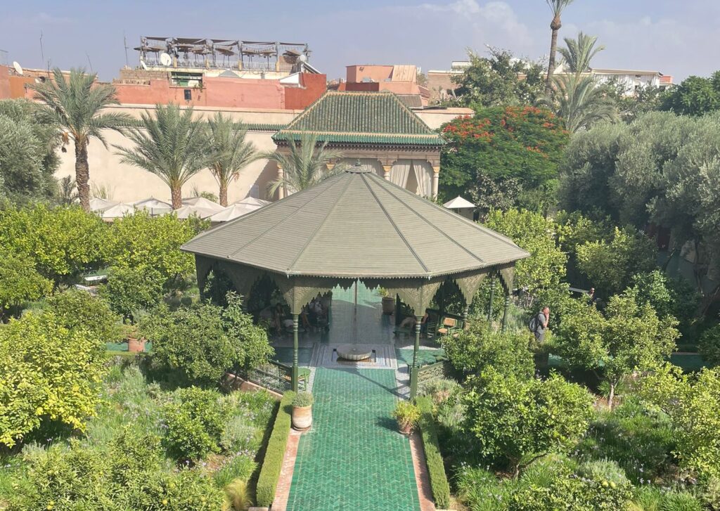 Un giardino nella medina di Marrakech