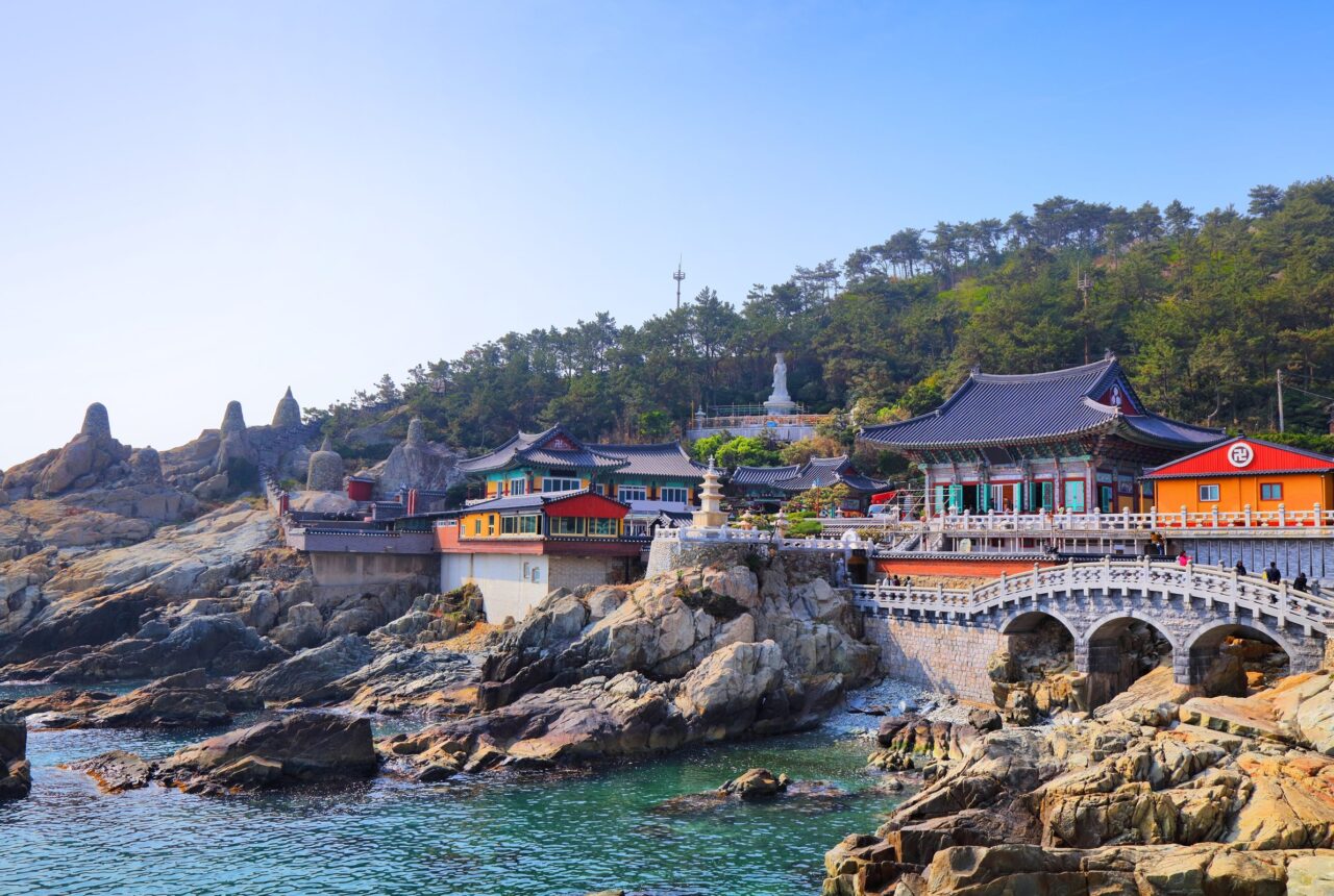 Il tempio Haedong Yonggungsa sul mare di Busan